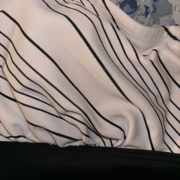 Black & white bikini top - Picture 2 of 4